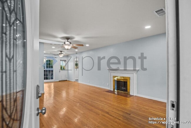 Building Photo - 3848 James Ave