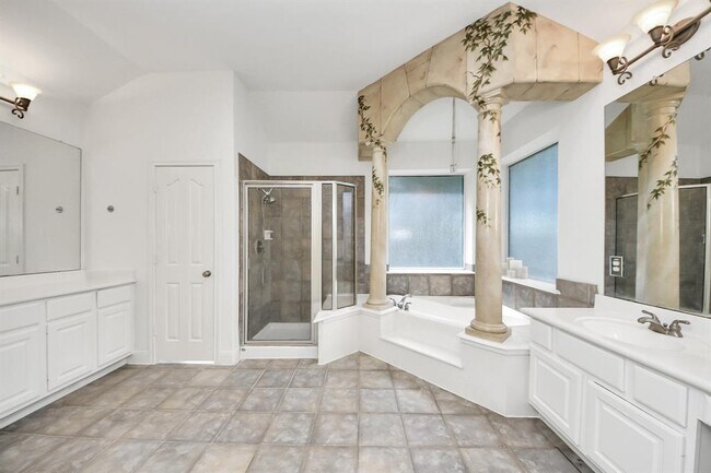 Building Photo - 3811 Parkside Dr