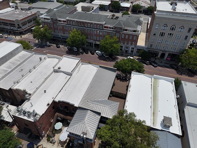 Building Photo - 144 E Jackson St