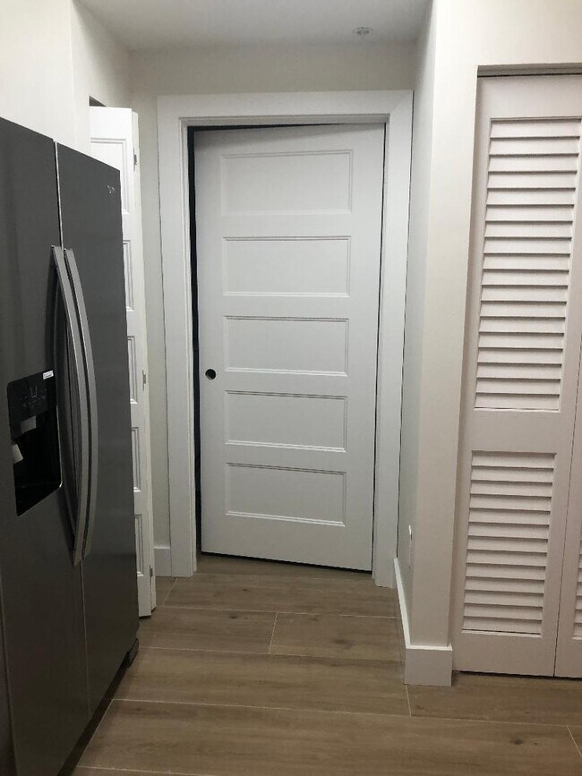 Building Photo - 9905 Baywinds Blvd