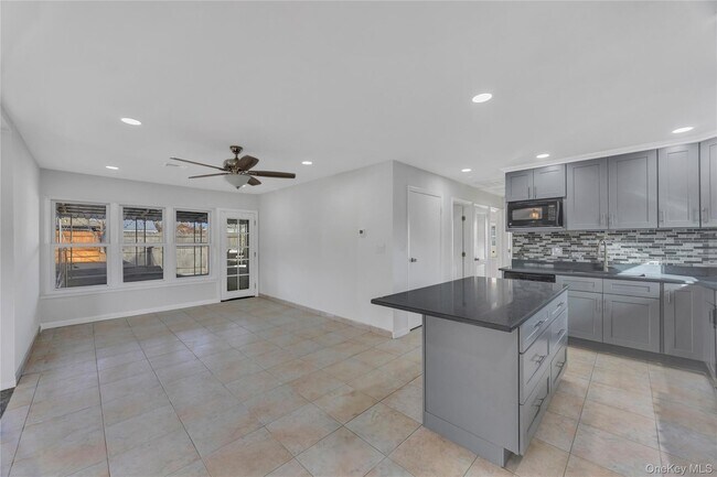 Building Photo - 170 5th St