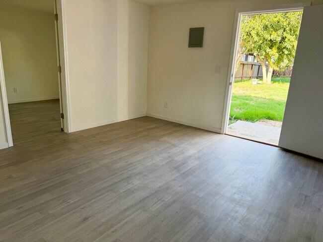 Building Photo - 220 S K St