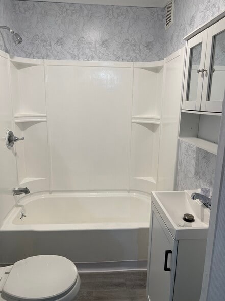 Building Photo - 93 Lebanon St