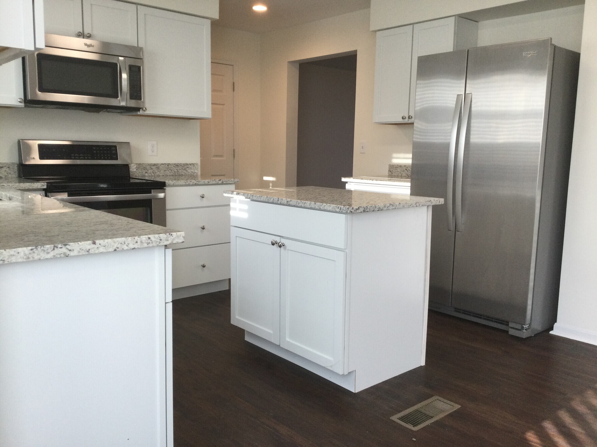 Building Photo - 2831 Coachlight Ln