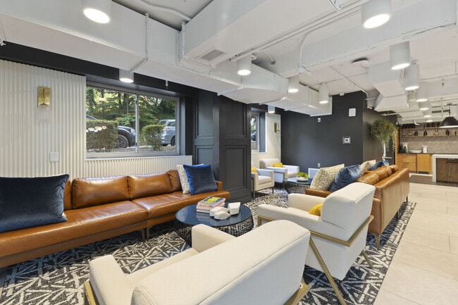 Building Photo - 1500 Arlington Blvd