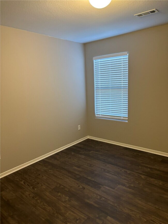 Building Photo - 227 E Anabranch Ct