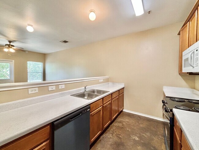 Building Photo - 10603 Mathom Landing