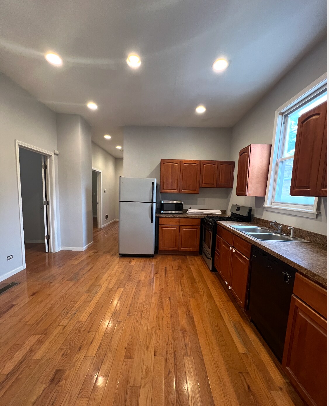 Building Photo - 2416 N Maplewood Ave
