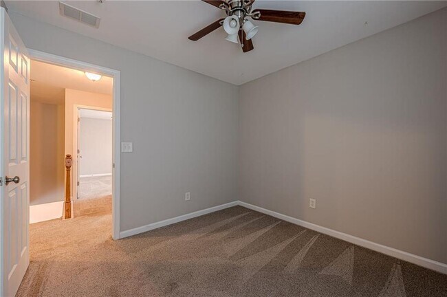 Building Photo - 300 Balaban Cir