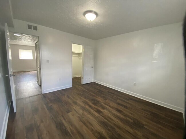 Building Photo - 2001 Rockford Ln