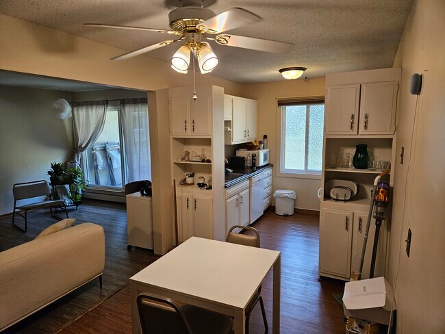 Building Photo - 1923 Viking Dr NW