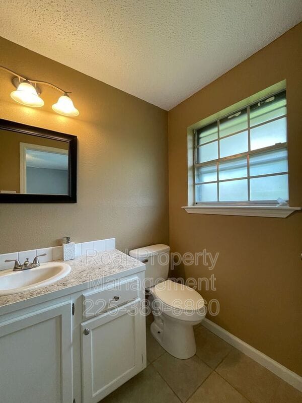 Building Photo - 15482 Patricia Dale Dr