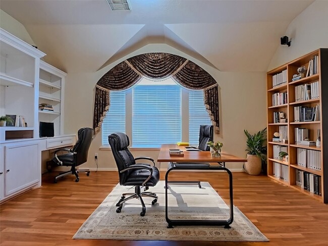 Building Photo - 15811 Sandisfield Ln