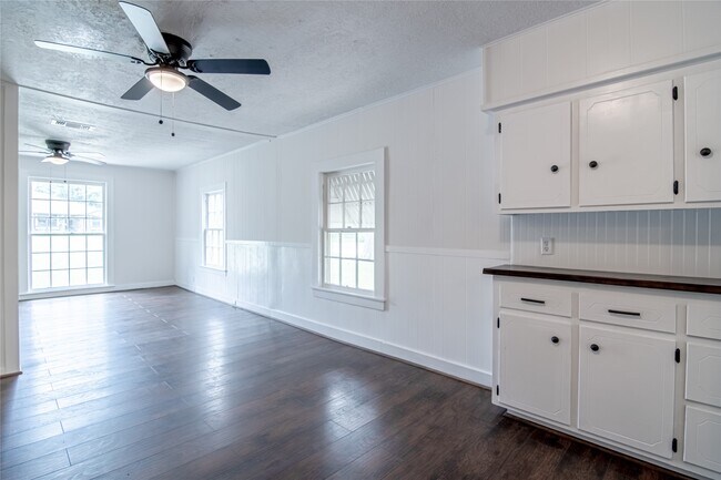 Building Photo - 3141 Old Houston Rd