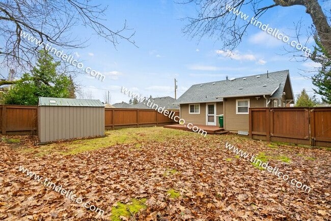 Building Photo - Darling 2 Bedroom North Tabor Home With Of...