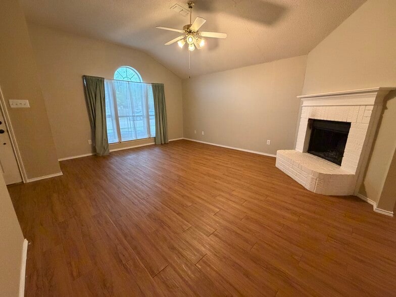 Building Photo - 2521 Ensenada Ln