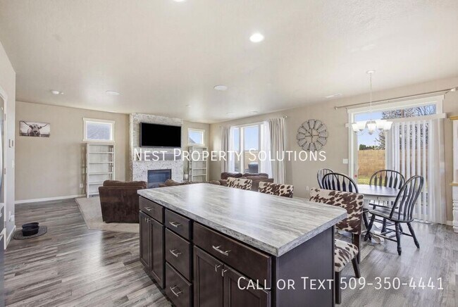 Building Photo - 1111 Hilltop Ave NE