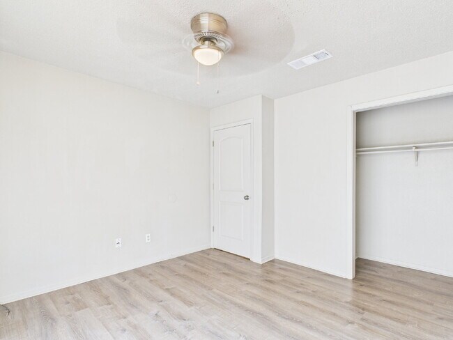 Building Photo - Upstairs 2/1 Unit Now Available