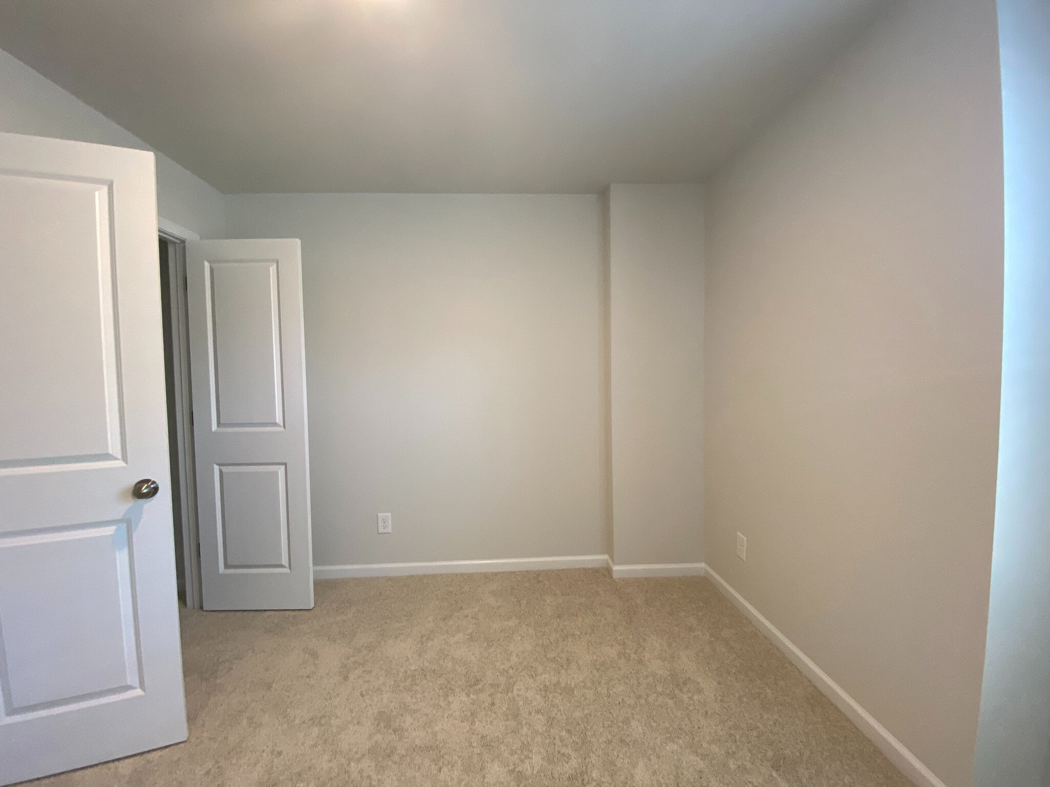Building Photo - Room in Townhome on Statesville Ave