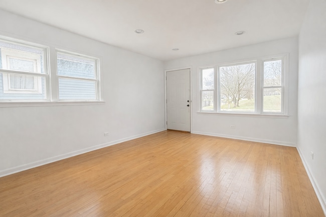 Building Photo - 4259 N Narragansett Ave