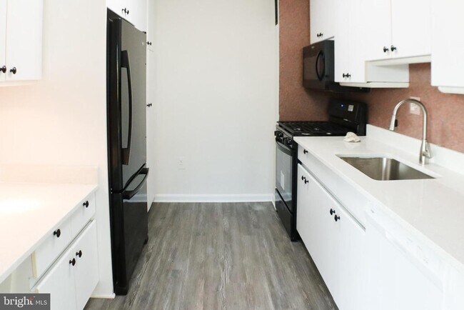 Building Photo - 1225 Martha Custis Dr