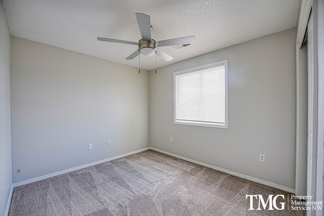 Building Photo - Beautifully Remodeled 3BR Home with Fenced Backyard