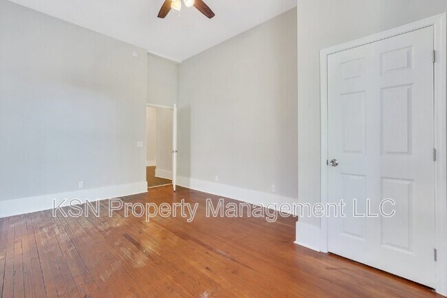 Building Photo - 309 W 33rd St