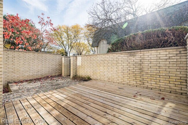 Building Photo - 1237 Oakwood Ct