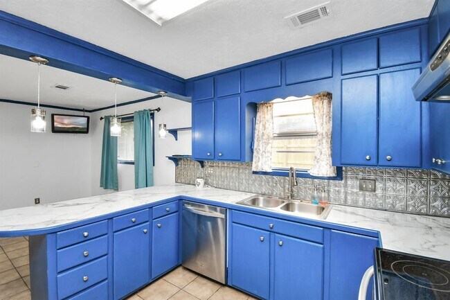 Building Photo - 1207 Martingale Ct
