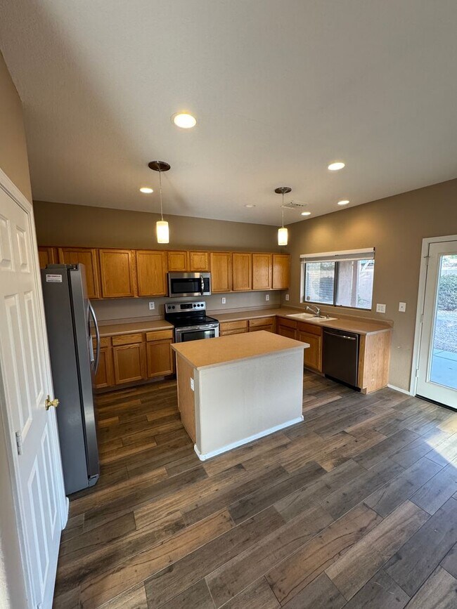Building Photo - 9450 W Quail Ave