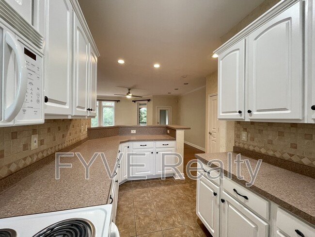 Building Photo - 320 Old Hickory Blvd