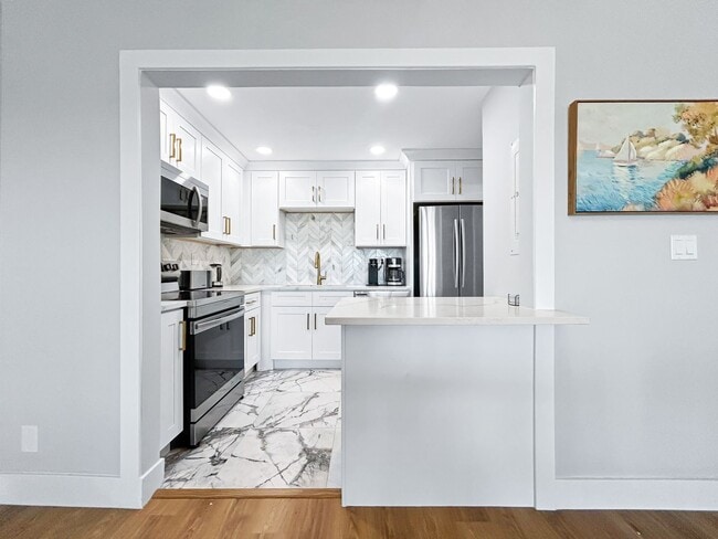 Building Photo - Available on April 15 - Stunning Furnished Waterfront Condo – 2 Beds / 2 Baths with Gulf-to-Bay V...