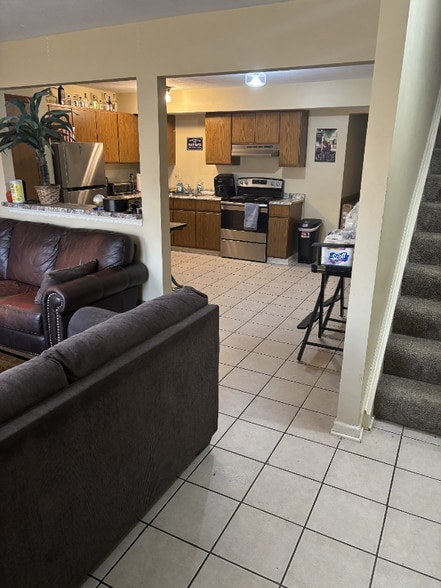 Building Photo - 1513 Whitehall Blvd