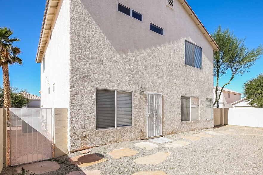 Building Photo - 6108 Soft Springs St