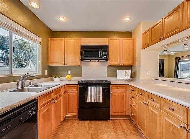 Building Photo - 94-1054-1054 Pumaia Pl