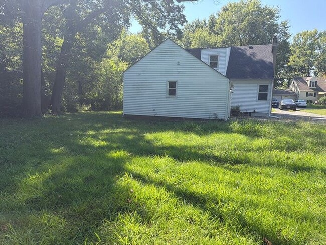 Building Photo - Spacious 4-Bedroom Home with Garage & Breezeway