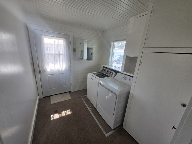 Building Photo - 411 Opal St