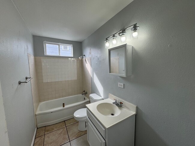 Building Photo - 2101 Mitchell Ave