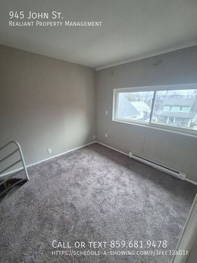 Building Photo - 945 John St