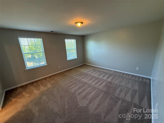 Building Photo - 15124 Evergreen House Dr