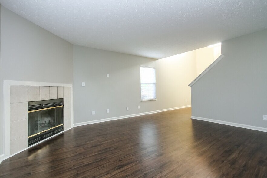 Building Photo - 5885 Gadsen Dr