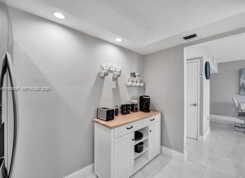 Building Photo - 20515 E Country Club Dr