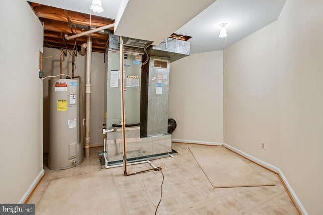 Building Photo - 6604 Tina Ln