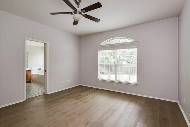 Building Photo - 3108 Lynnbrook Dr