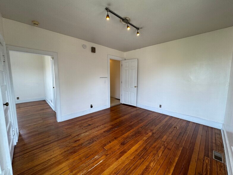 Building Photo - 616 SE 3rd St