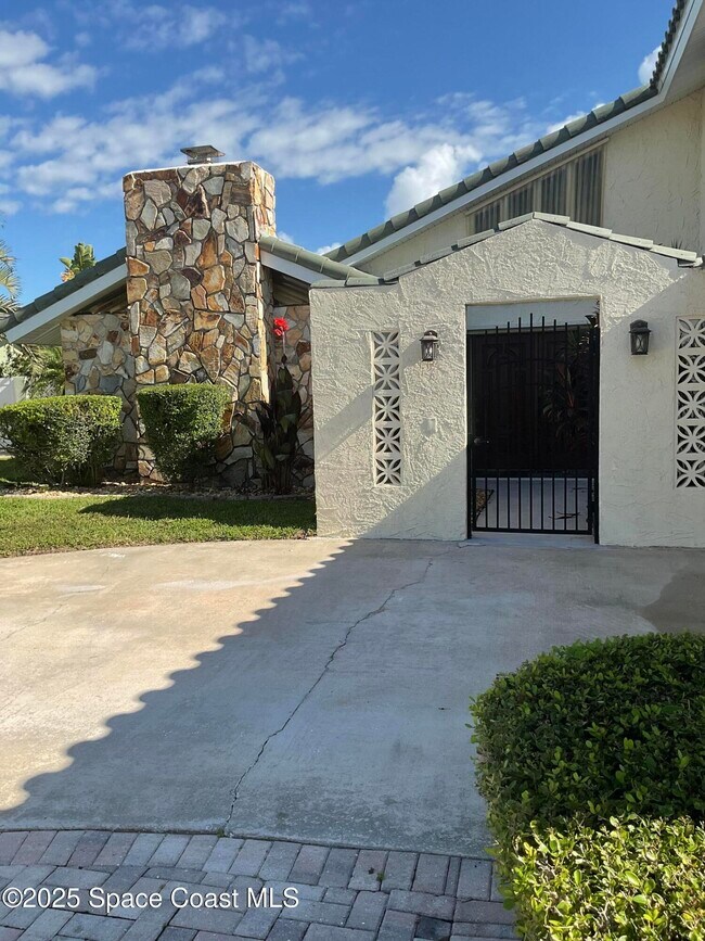 Building Photo - 215 Andros Ave