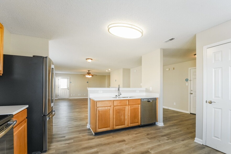 Building Photo - 6785 W Stansbury Blvd