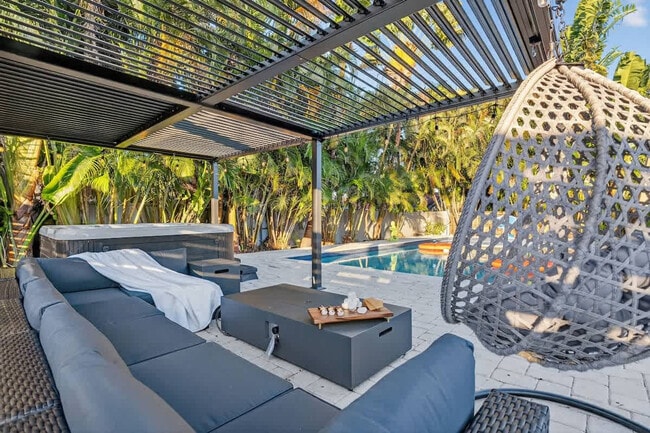 Building Photo - 2423 NE 202nd St