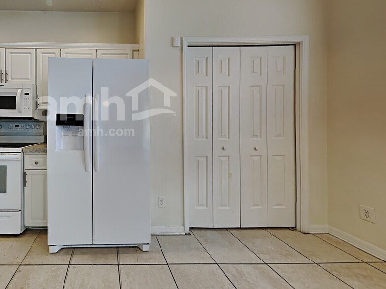 Building Photo - 8523 Deer Chase Dr