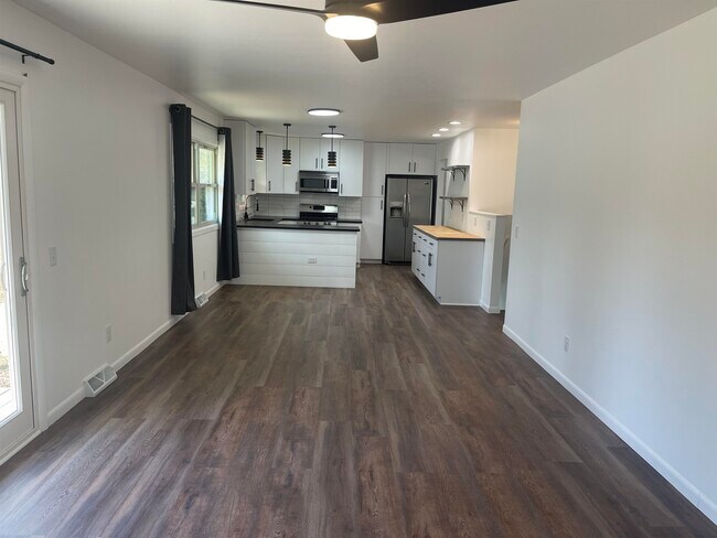 Building Photo - 2727 Florann Dr